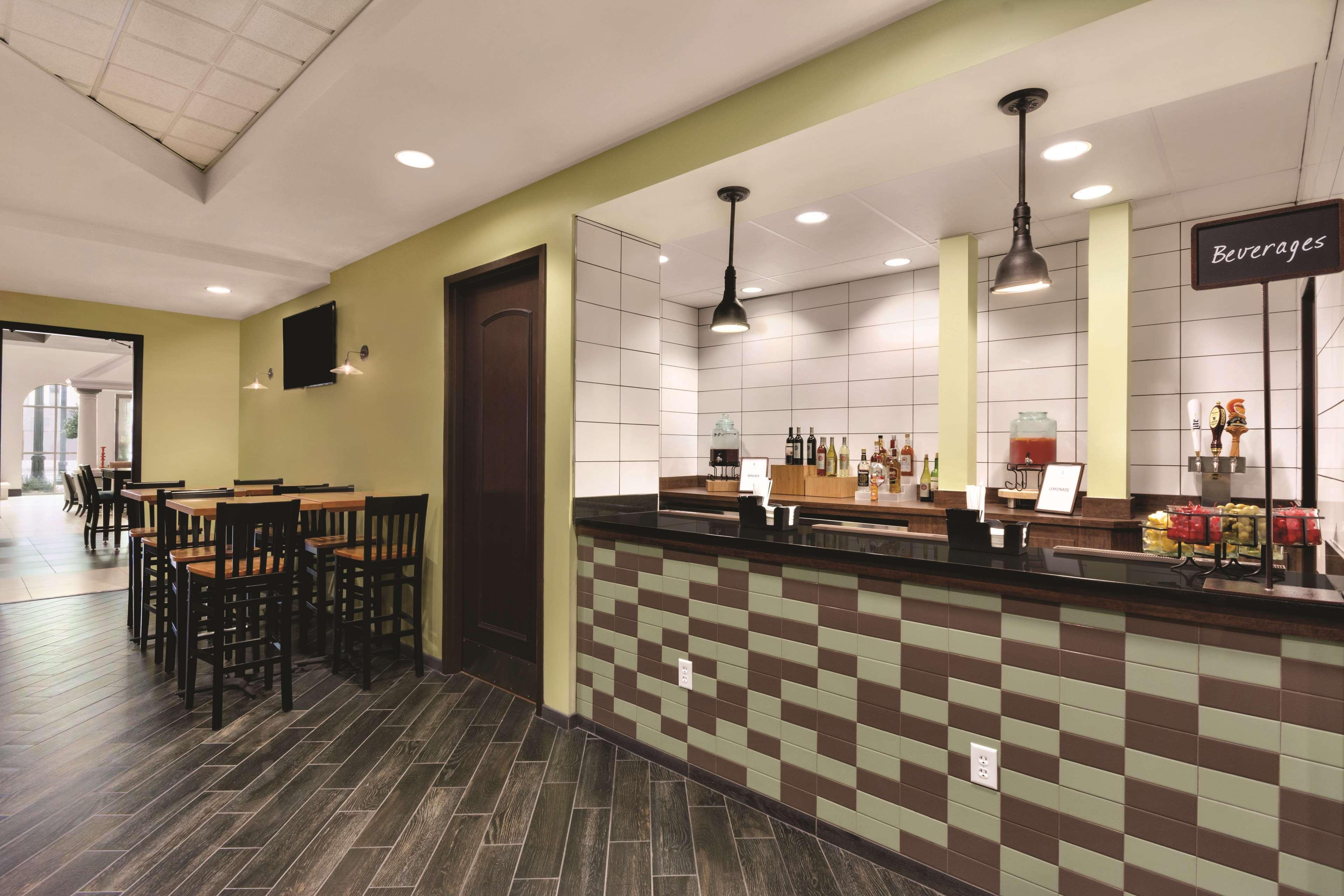 Embassy Suites By Hilton Tuscaloosa Alabama Downtown Exterior foto